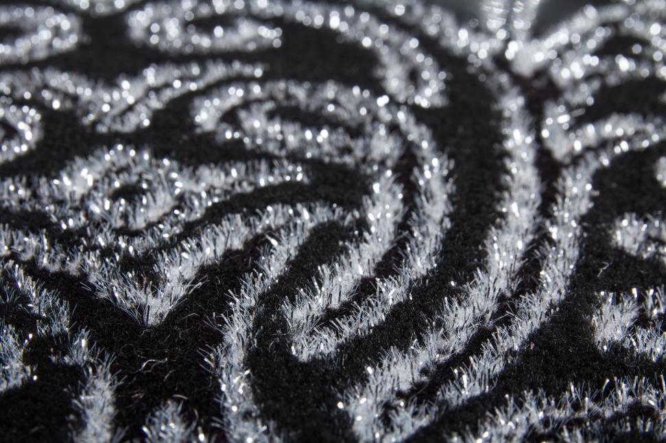 AREA RUG - 030 - 5'3" X 7'6"