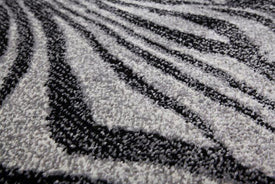 AREA RUG - 093 - 4' X 5'6