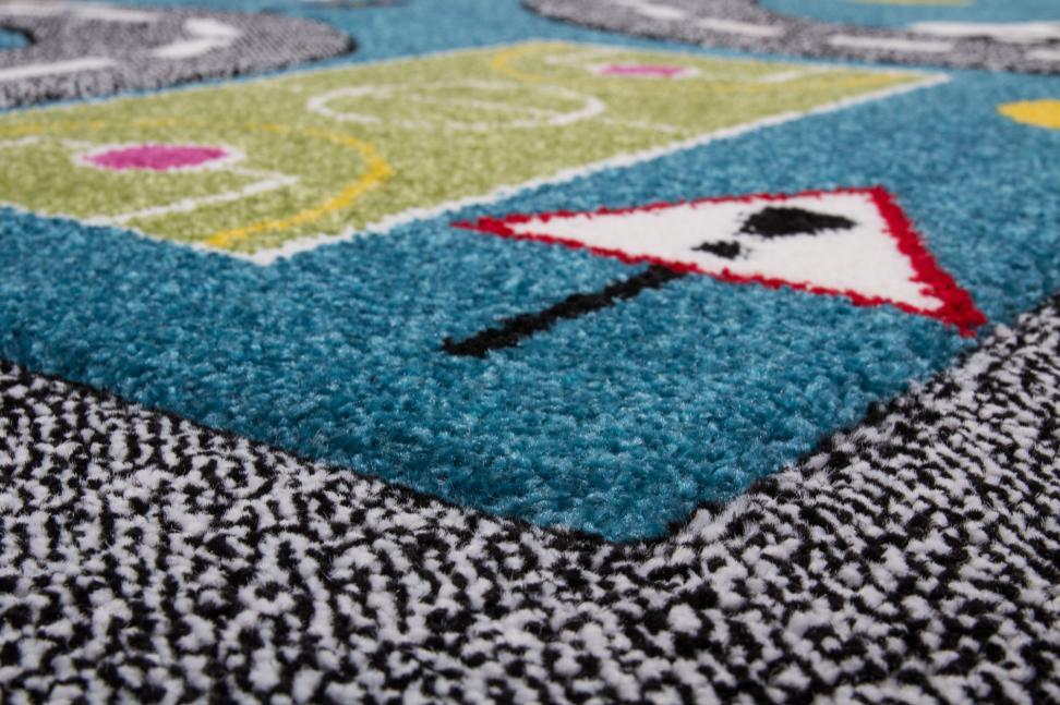 AREA RUG - 188 - 4' X 5'6"