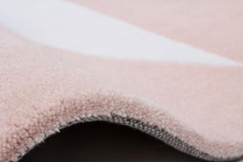 AREA RUG - 205 - 4' X 5'6