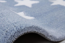 AREA RUG - 206 - 4' X 5'6